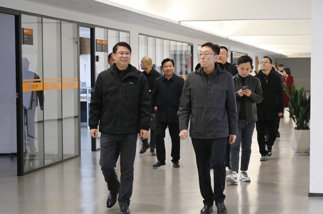https://www.cn-amd.com/upload/ueditor/1734575252283848.png